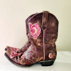Old Gringo western boots pink flower embroidery size 9